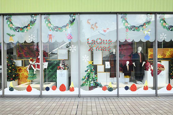 LaQxmas18_window_02.jpg